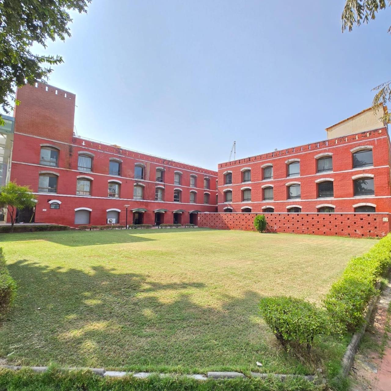 The Sky Imperial, Gandhinagar Exterior foto