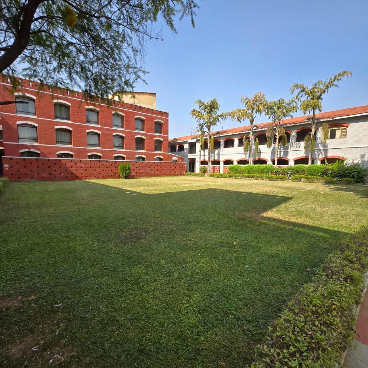 The Sky Imperial, Gandhinagar Exterior foto