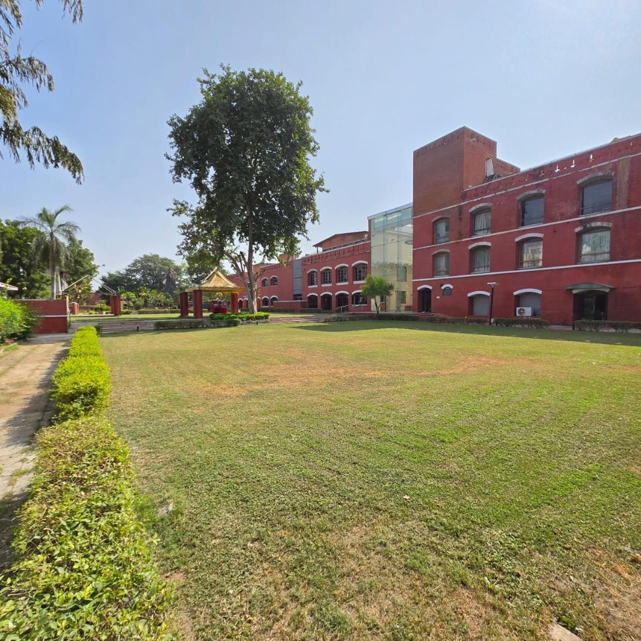 The Sky Imperial, Gandhinagar Exterior foto