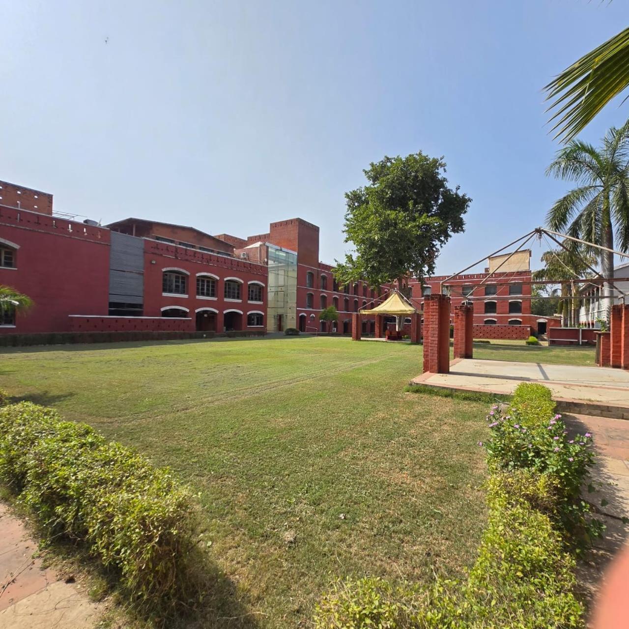 The Sky Imperial, Gandhinagar Exterior foto