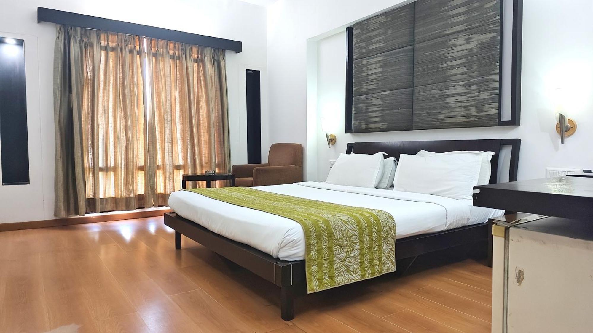 The Sky Imperial, Gandhinagar Exterior foto