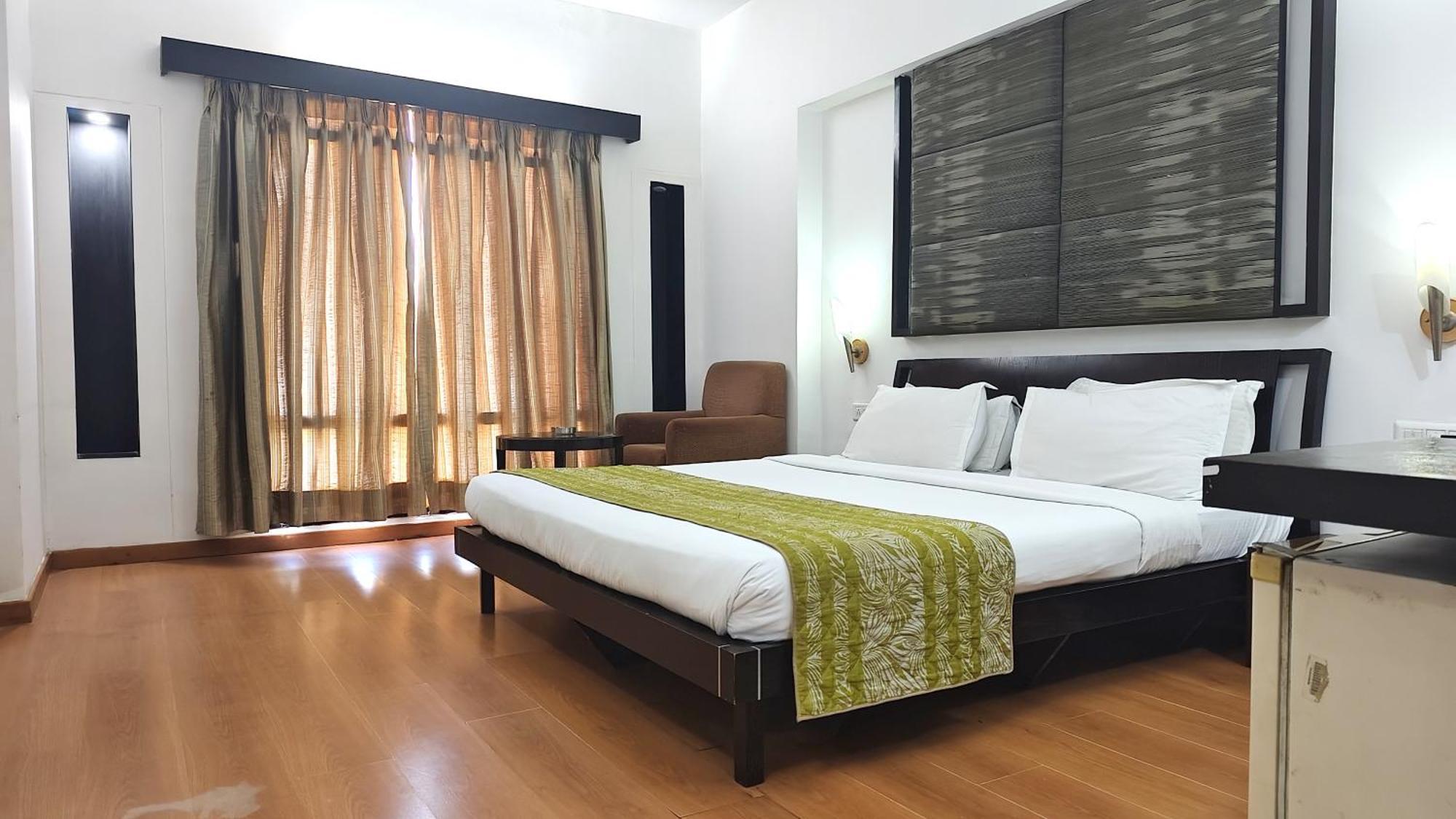 The Sky Imperial, Gandhinagar Exterior foto