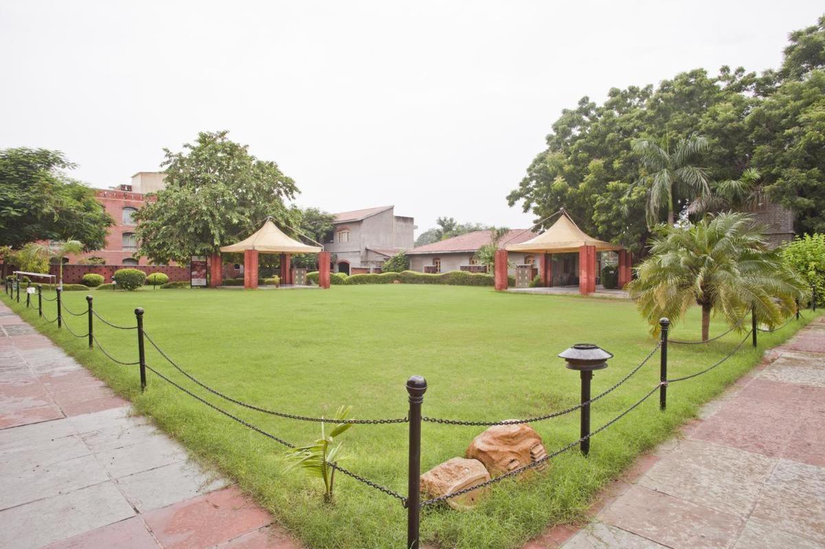 The Sky Imperial, Gandhinagar Exterior foto