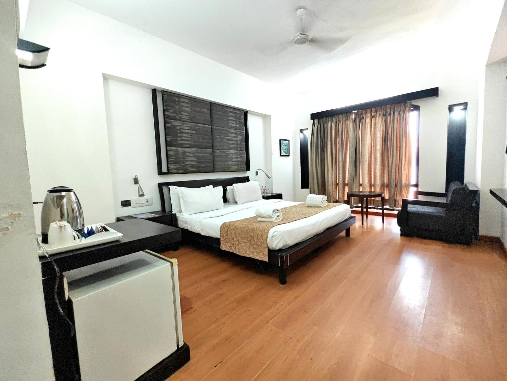 The Sky Imperial, Gandhinagar Exterior foto